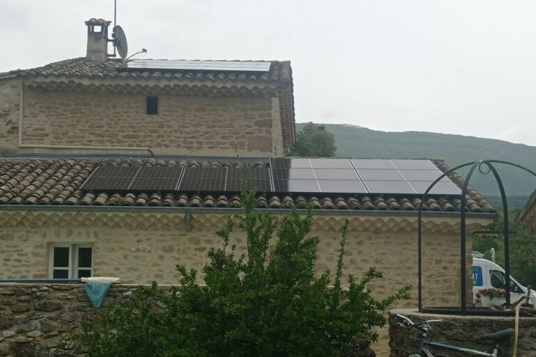 Installation panneaux photovoltaïques  12 300Wc- OURCHES- 26 – (Drôme)